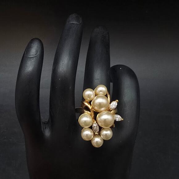 Statement Faux Pearl Cocktail Ring Rhinestones Gold tone Size 8 - Picture 1 of 10